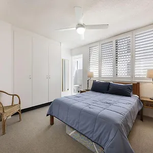 https://jamarkos-unit-4-kings-beach-qld.queenslandhotels.net